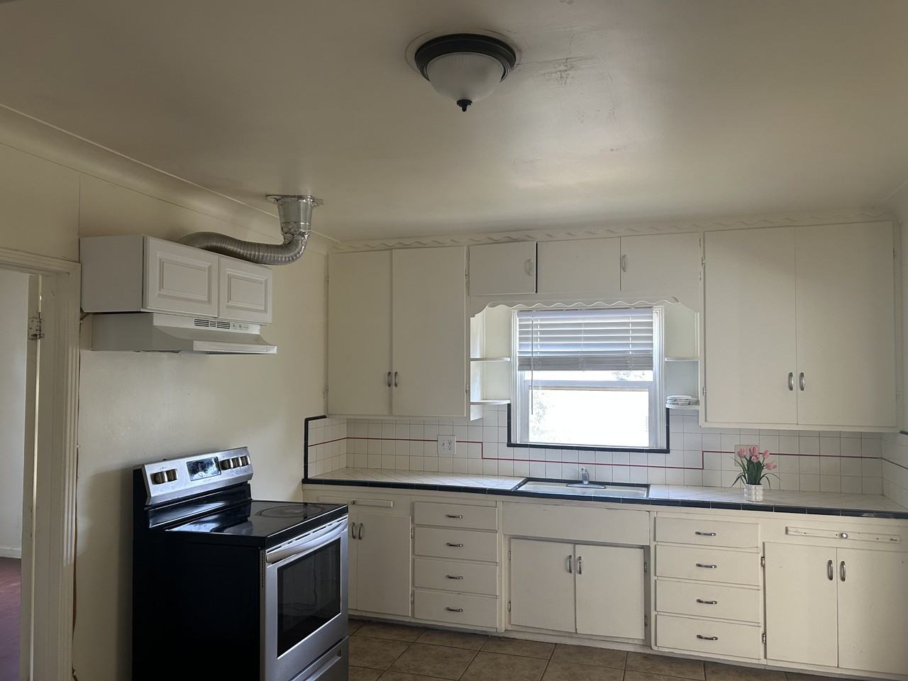 1105 Coffee Rd #B - Photo 5 of 6