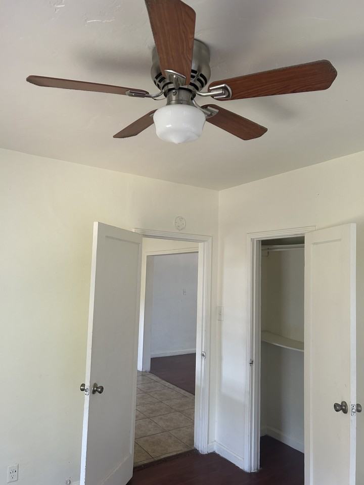1105 Coffee Rd #B - Photo 6 of 6