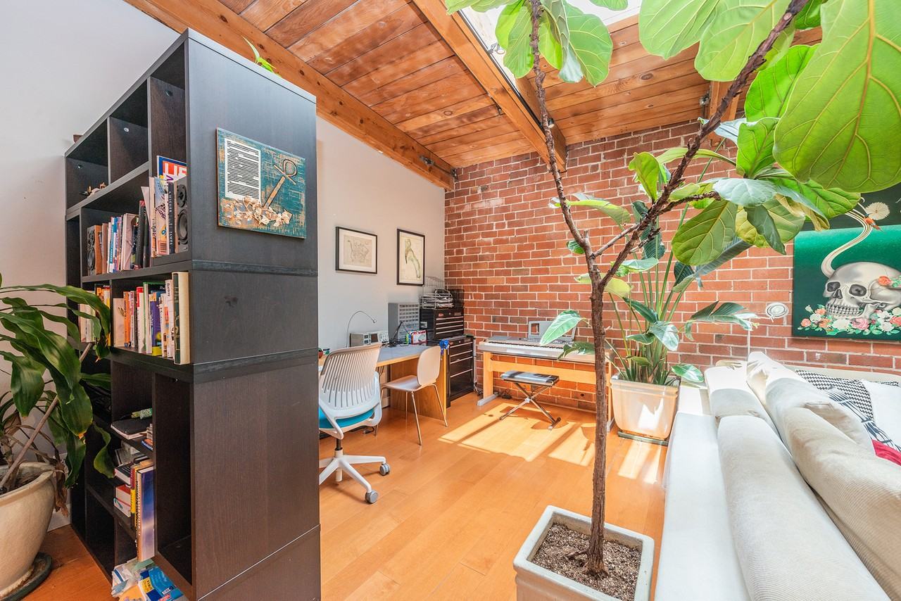 1250 Powell St #7 - Photo 6 of 24