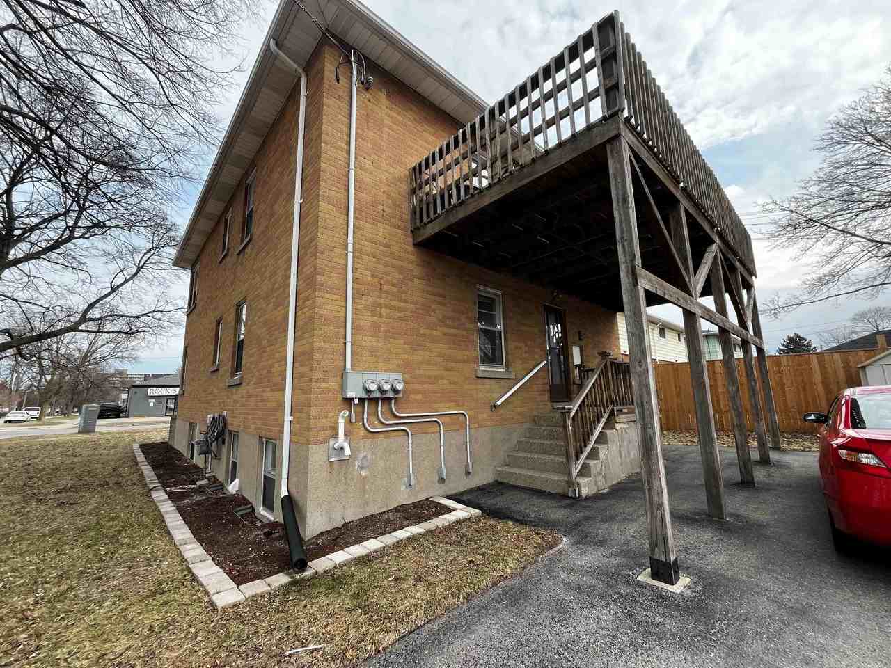 381 Nelson St Uppr
