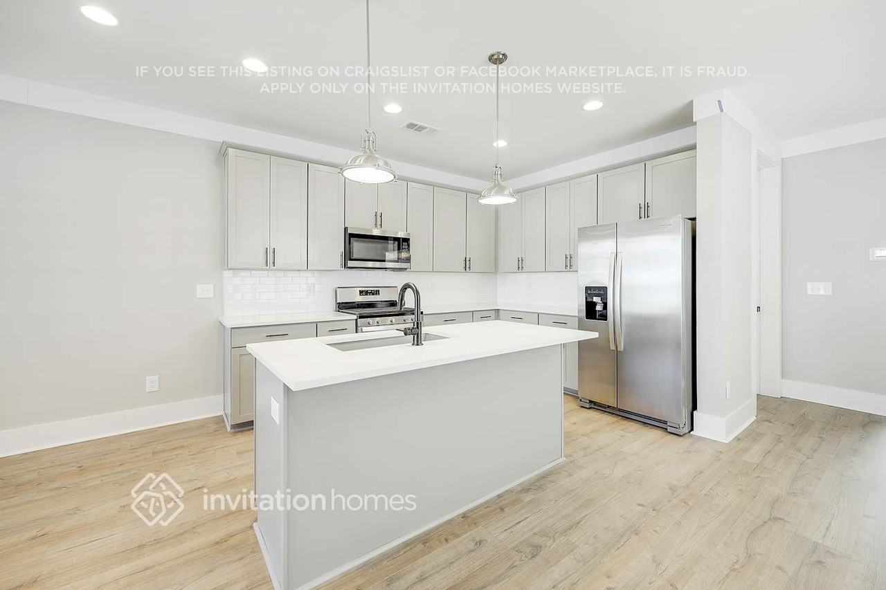 647 Vernon Ave #301 - Photo 4 of 13
