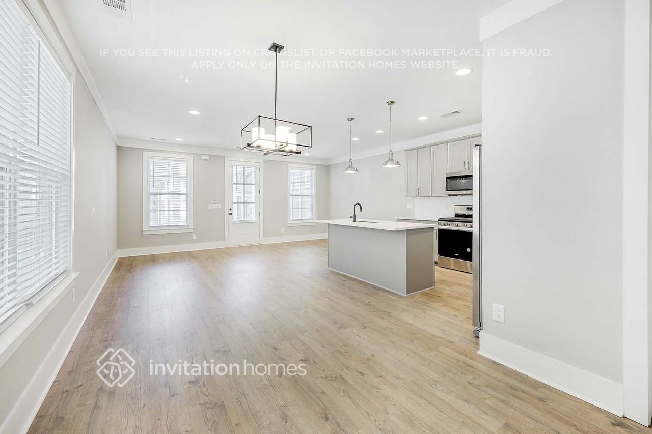 647 Vernon Ave #301 - Photo 5 of 13