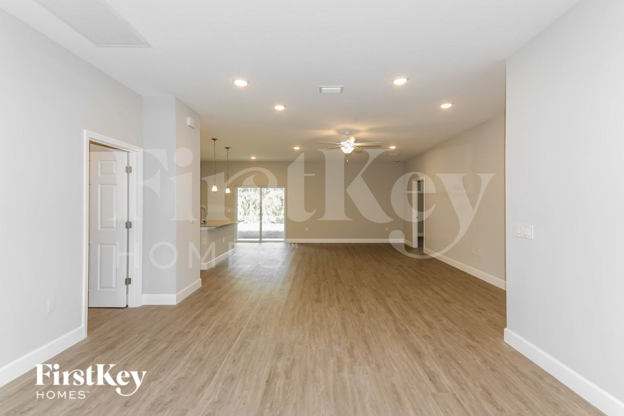 1539 Tharp Rd Se - Photo 2 of 19