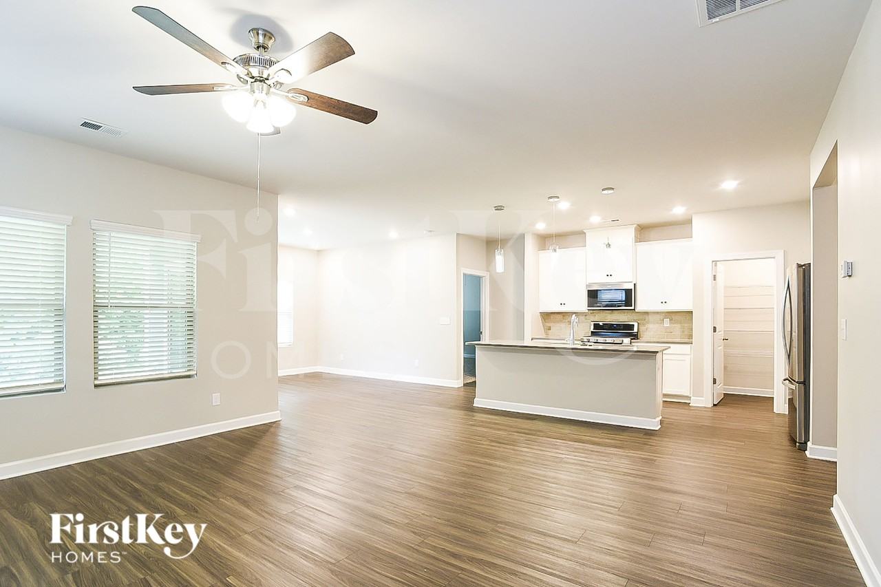 7510 Porrera St - Photo 2 of 19