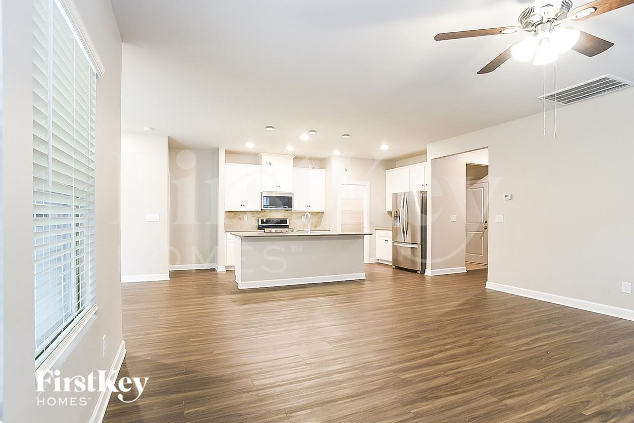 7510 Porrera St - Photo 3 of 19