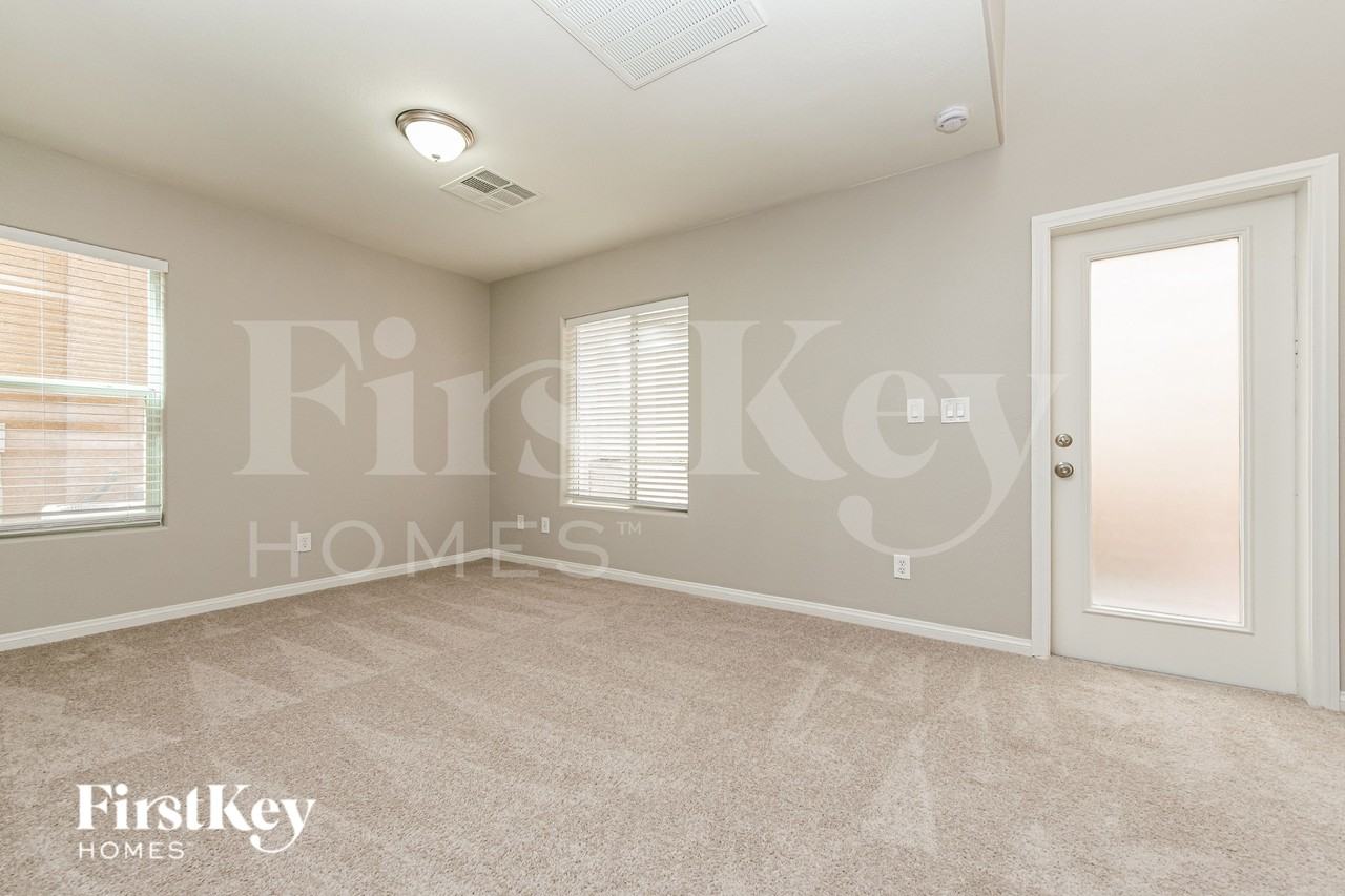 6641 Colorado Spruce St - Photo 2 of 19
