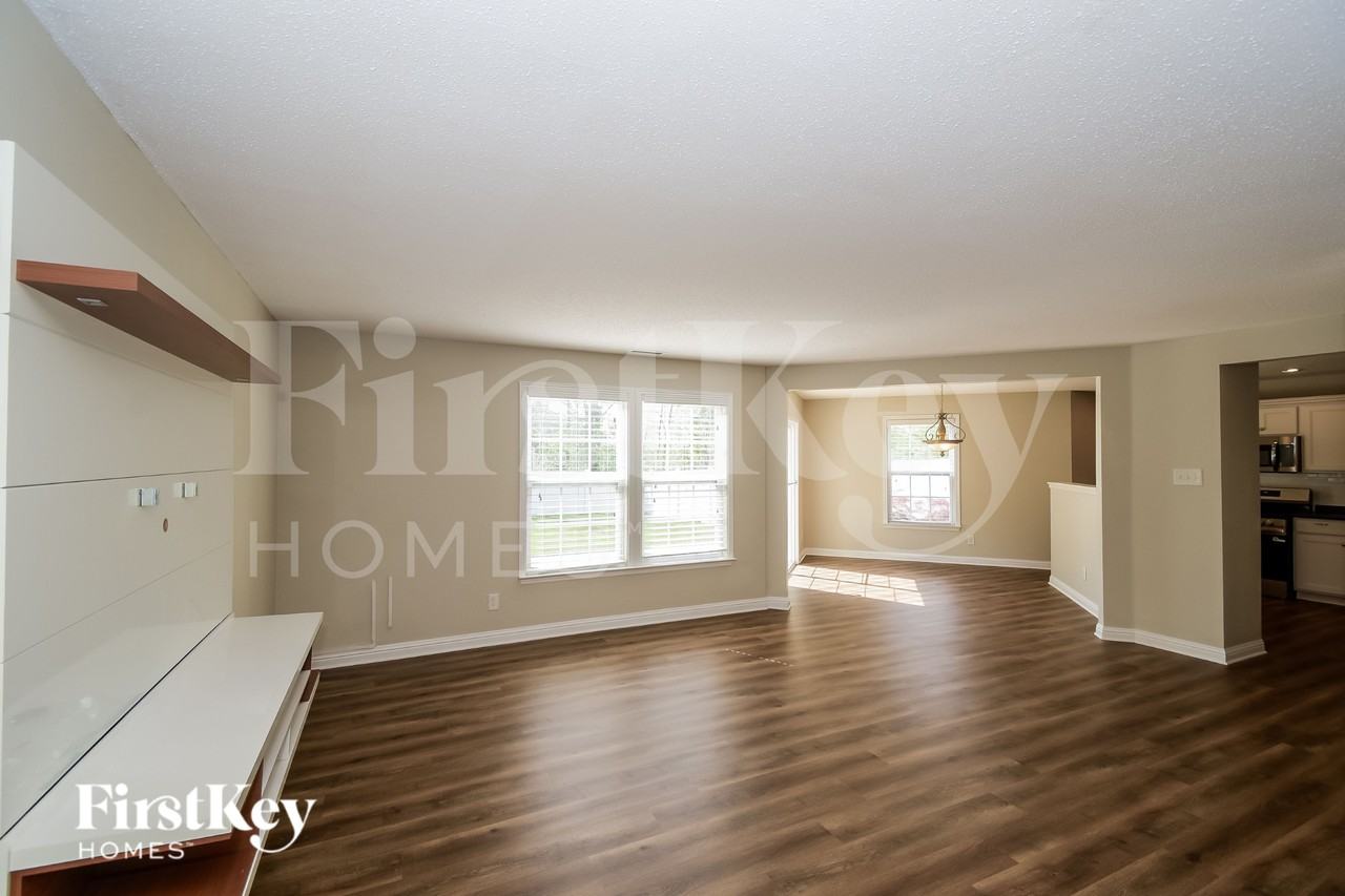 782 Runnymede Ct - Photo 3 of 19