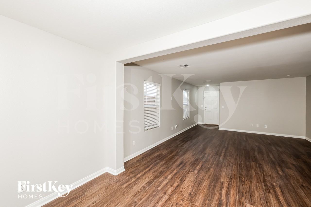 2046 Peacemaker Rd - Photo 3 of 19