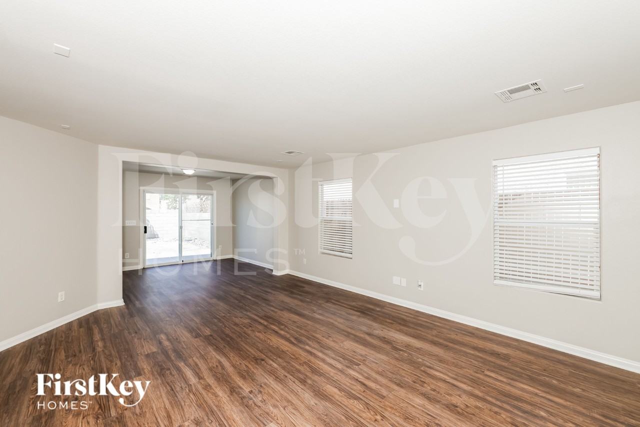 2046 Peacemaker Rd - Photo 6 of 19