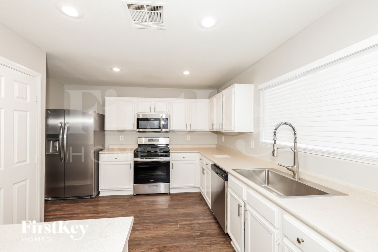 2046 Peacemaker Rd - Photo 7 of 19