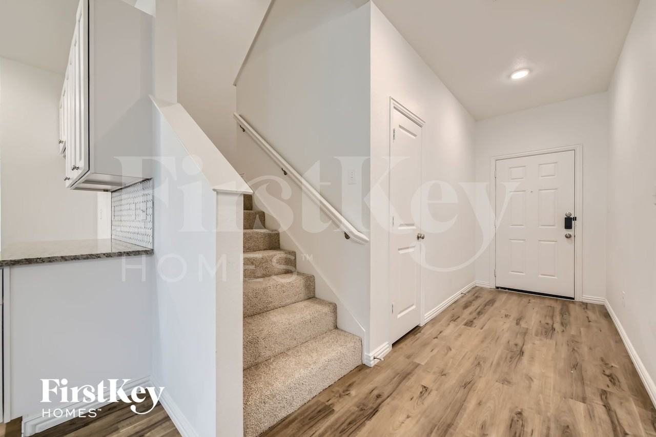 7384 Parkside Place Dr - Photo 4 of 29