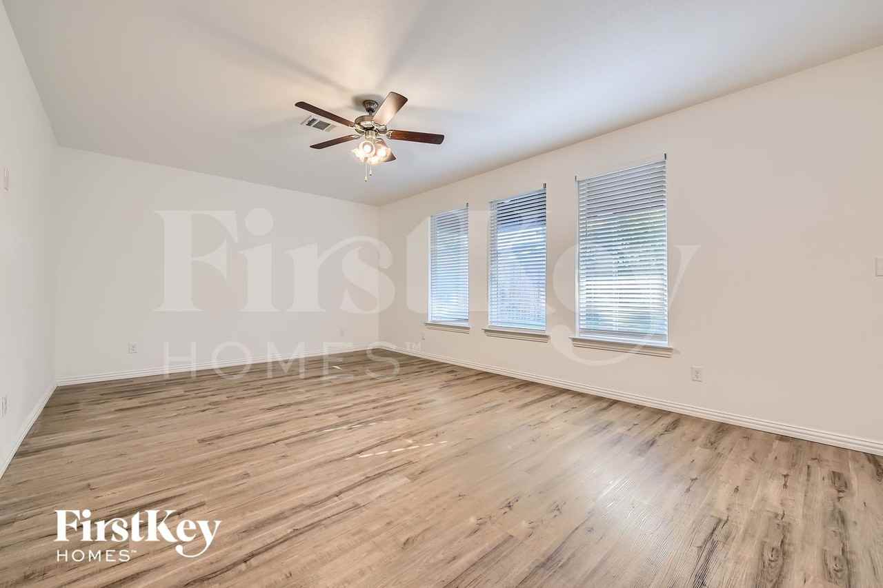 7384 Parkside Place Dr - Photo 5 of 29