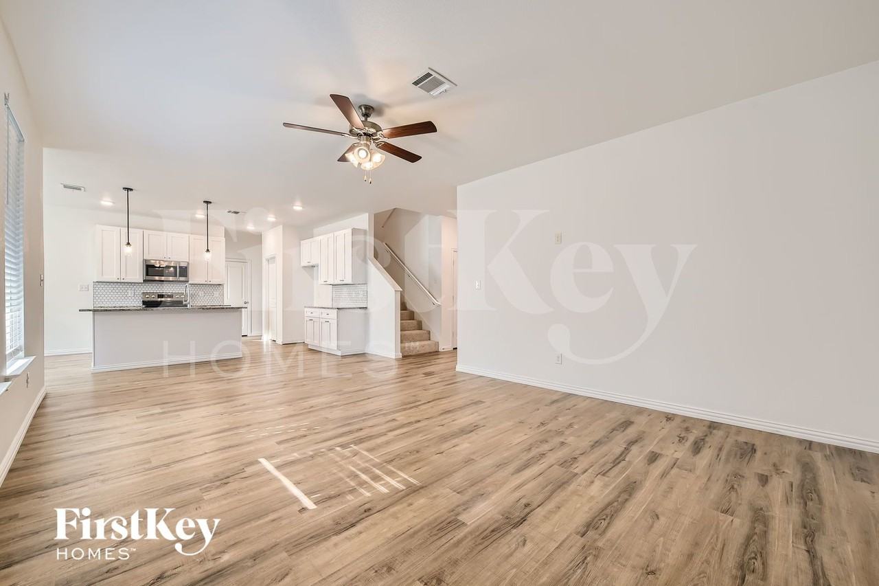 7384 Parkside Place Dr - Photo 6 of 29