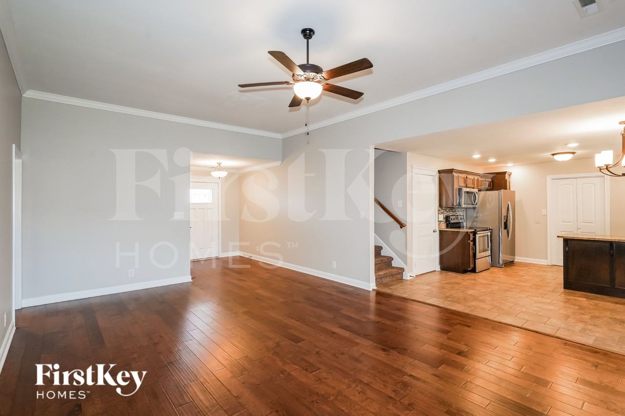 2060 Jackie Lorraine Dr - Photo 4 of 16