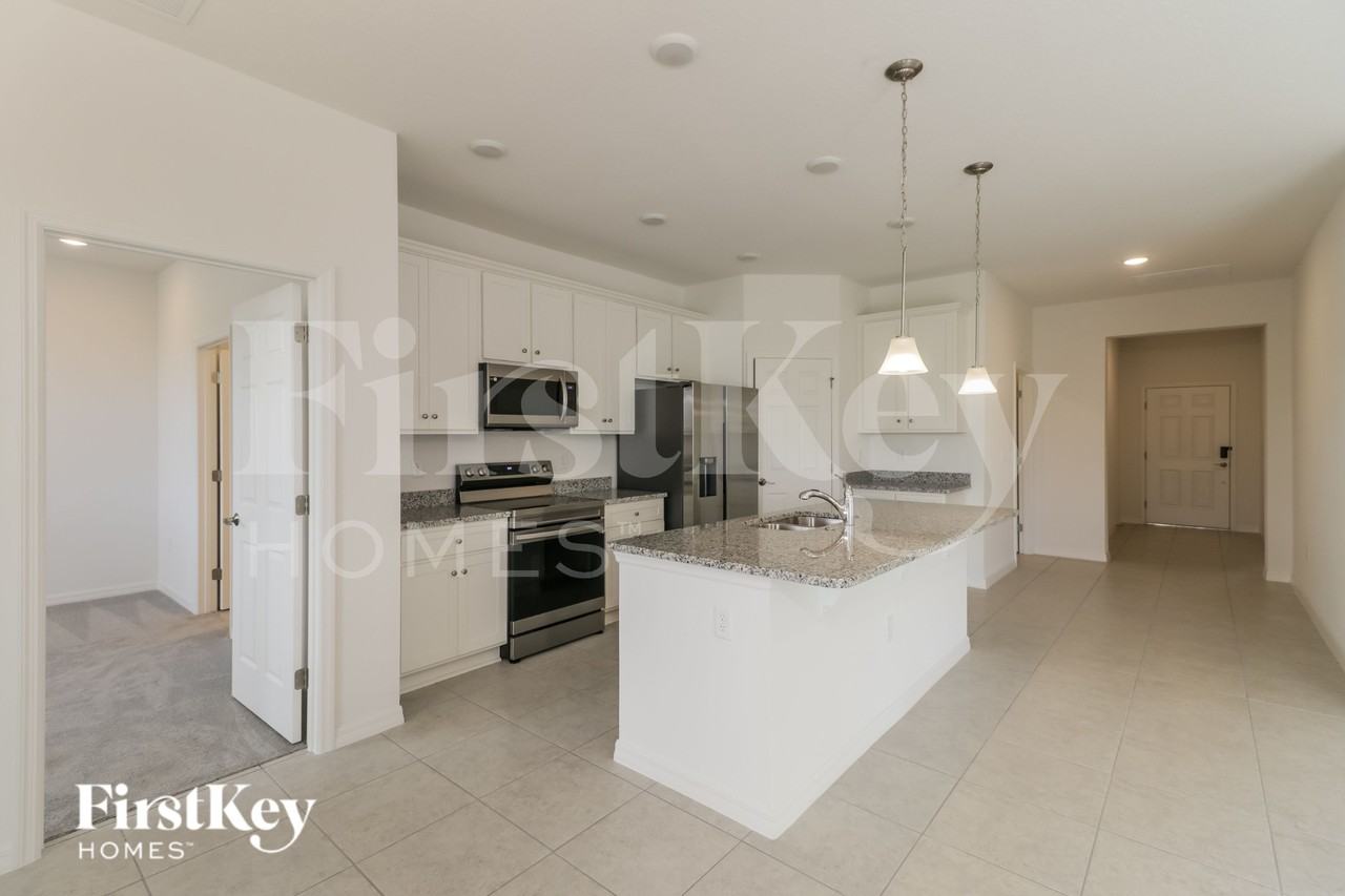 596 Crown Rose Dr - Photo 5 of 16