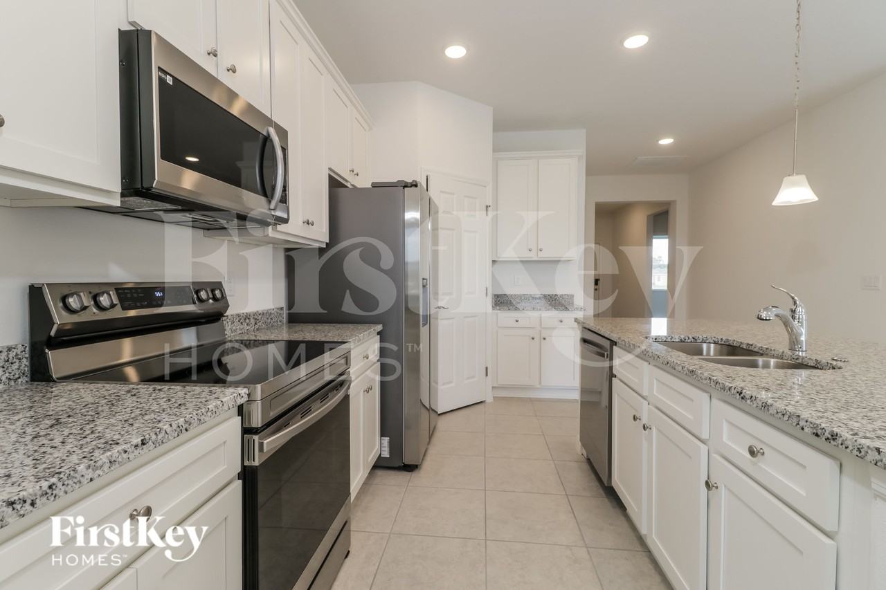 596 Crown Rose Dr - Photo 6 of 16
