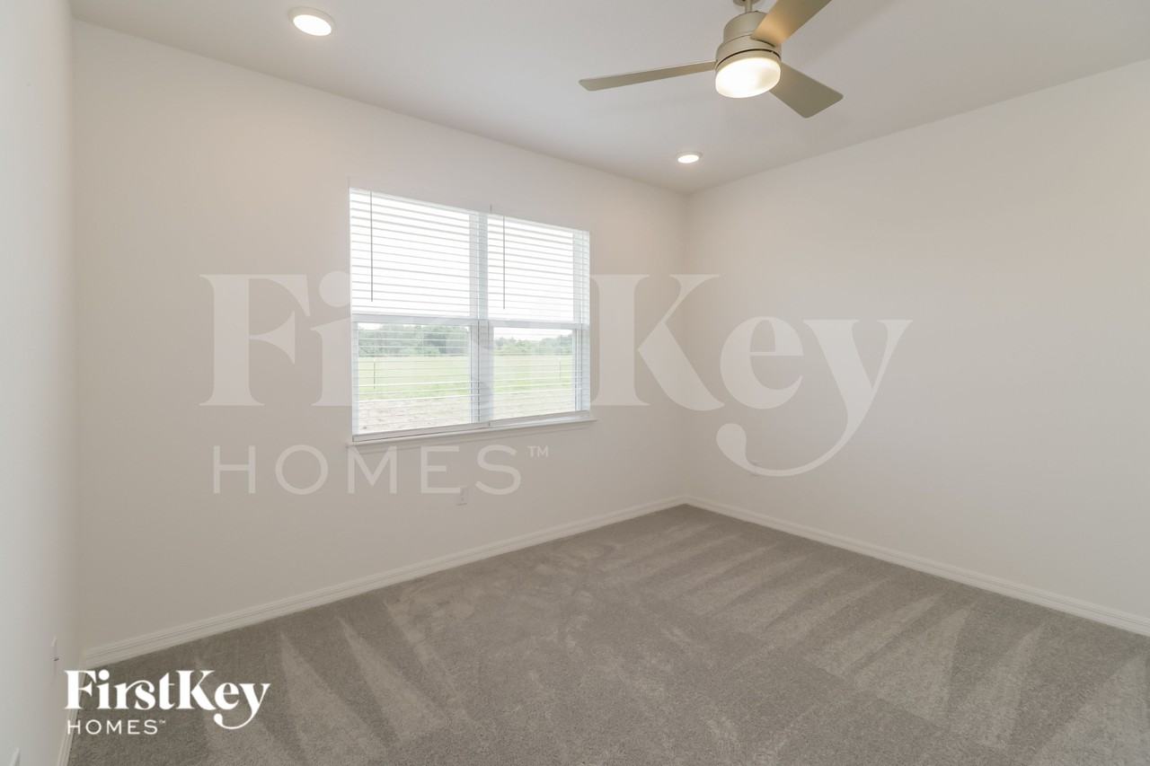596 Crown Rose Dr - Photo 7 of 16
