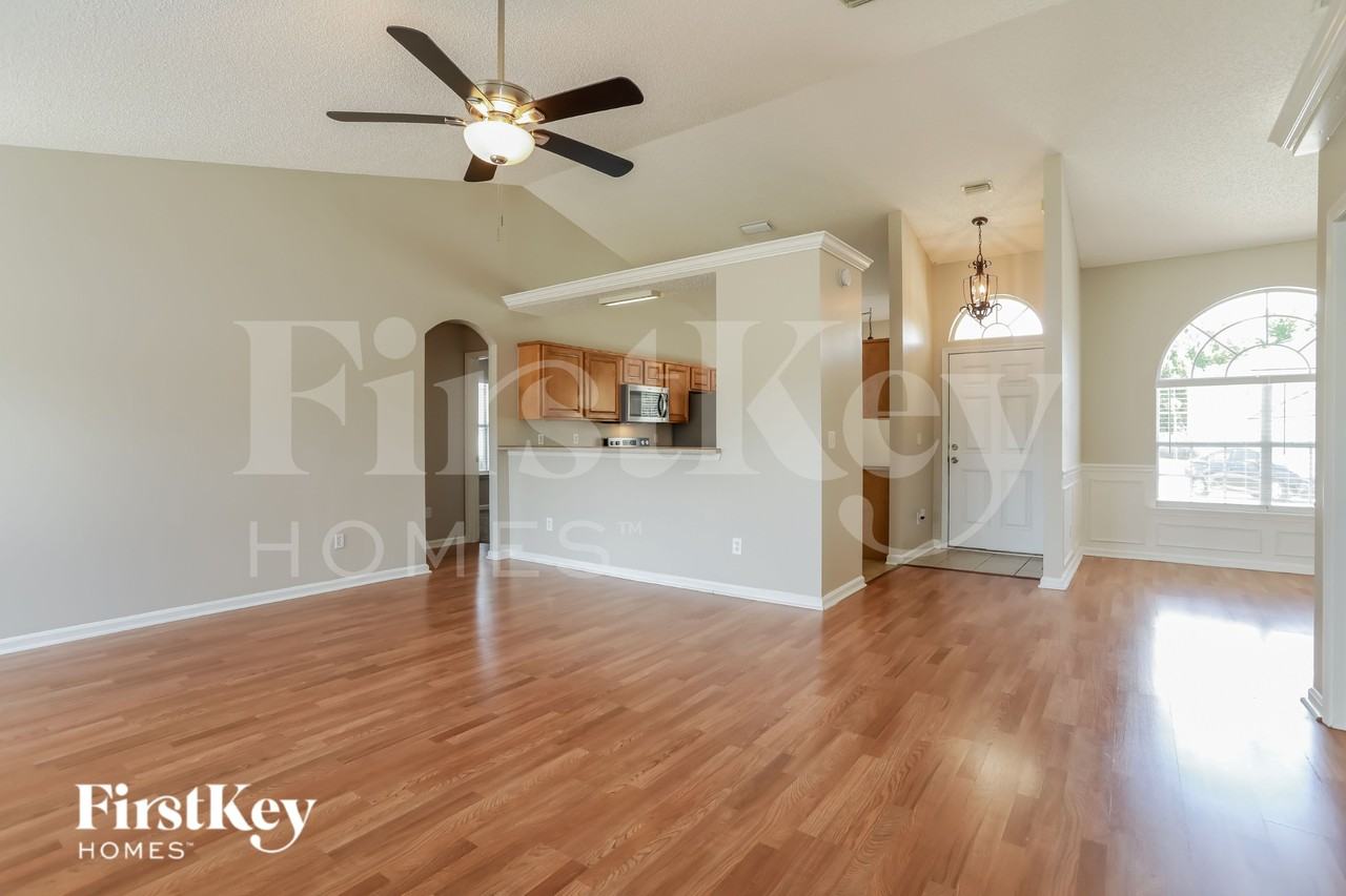 2996 Majestic Oaks Ln - Photo 3 of 20