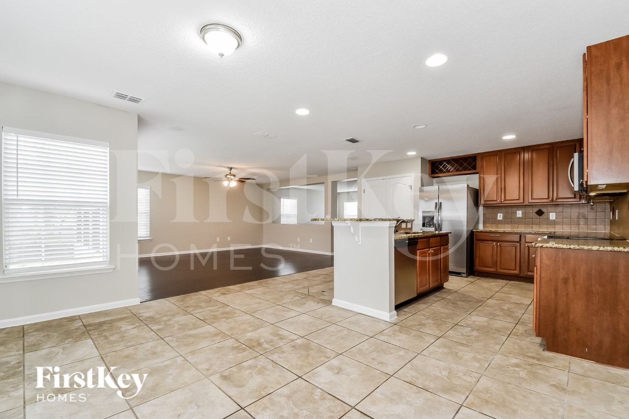 3889 Marsh Bluff Dr - Photo 4 of 15