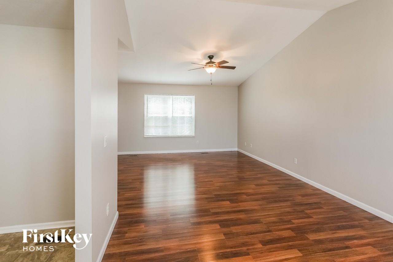 1709 Bridlespur Dr - Photo 2 of 15