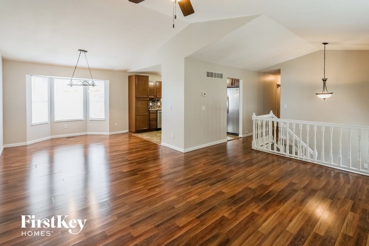 1709 Bridlespur Dr - Photo 3 of 15