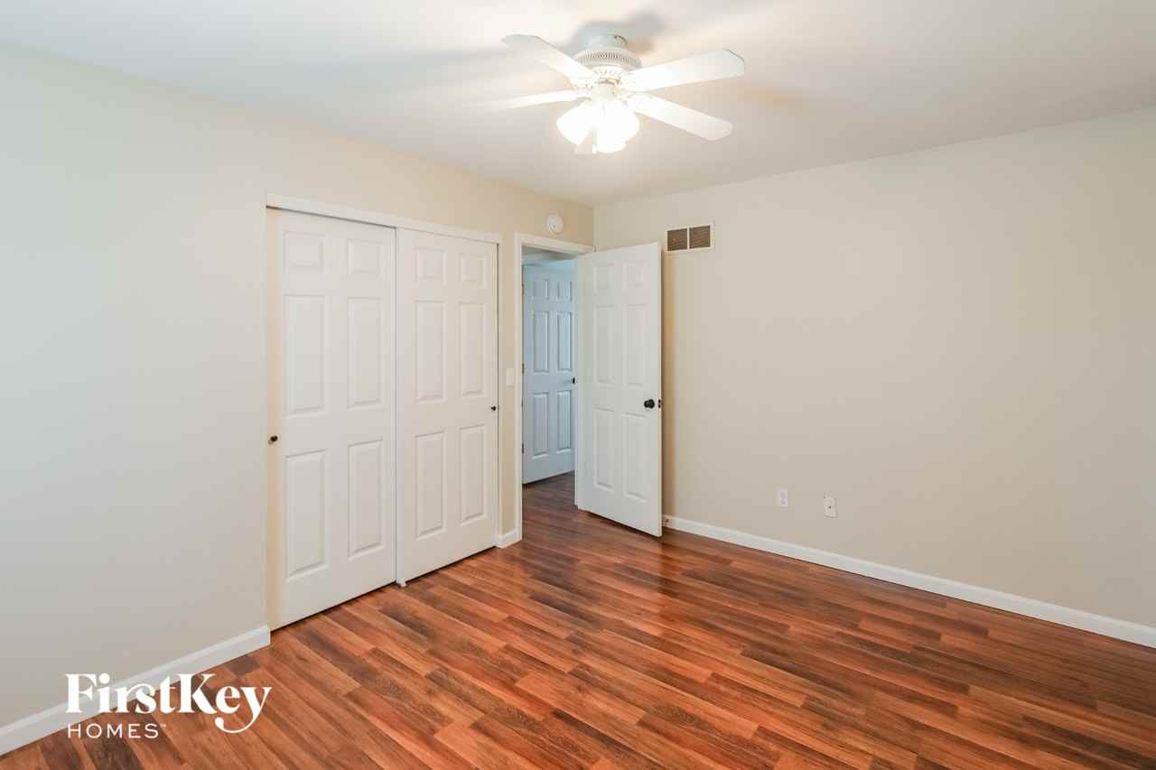 1709 Bridlespur Dr - Photo 5 of 15