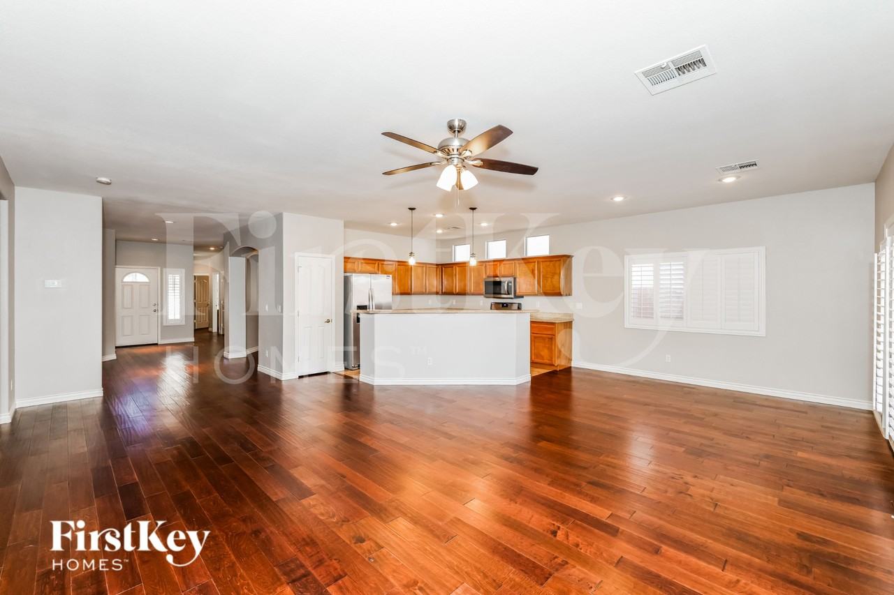 10564 Bardilino St - Photo 5 of 19