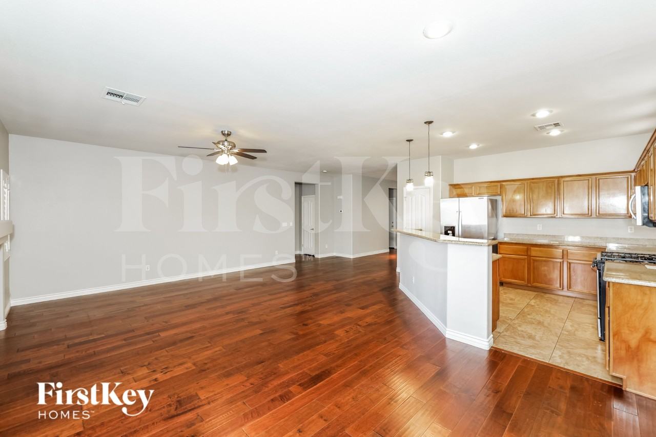 10564 Bardilino St - Photo 6 of 19