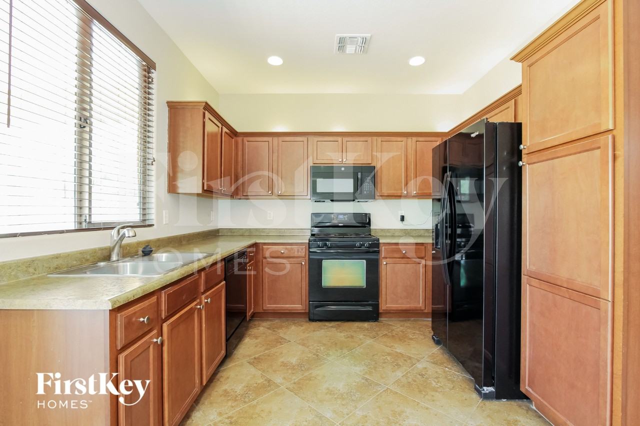 6920 W Harwell Rd - Photo 6 of 16