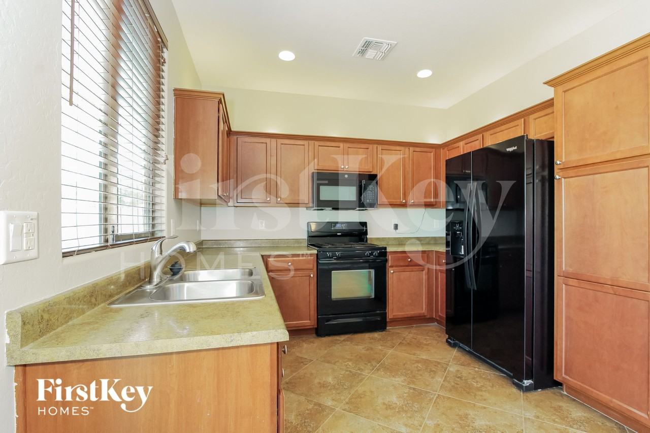 6920 W Harwell Rd - Photo 7 of 16