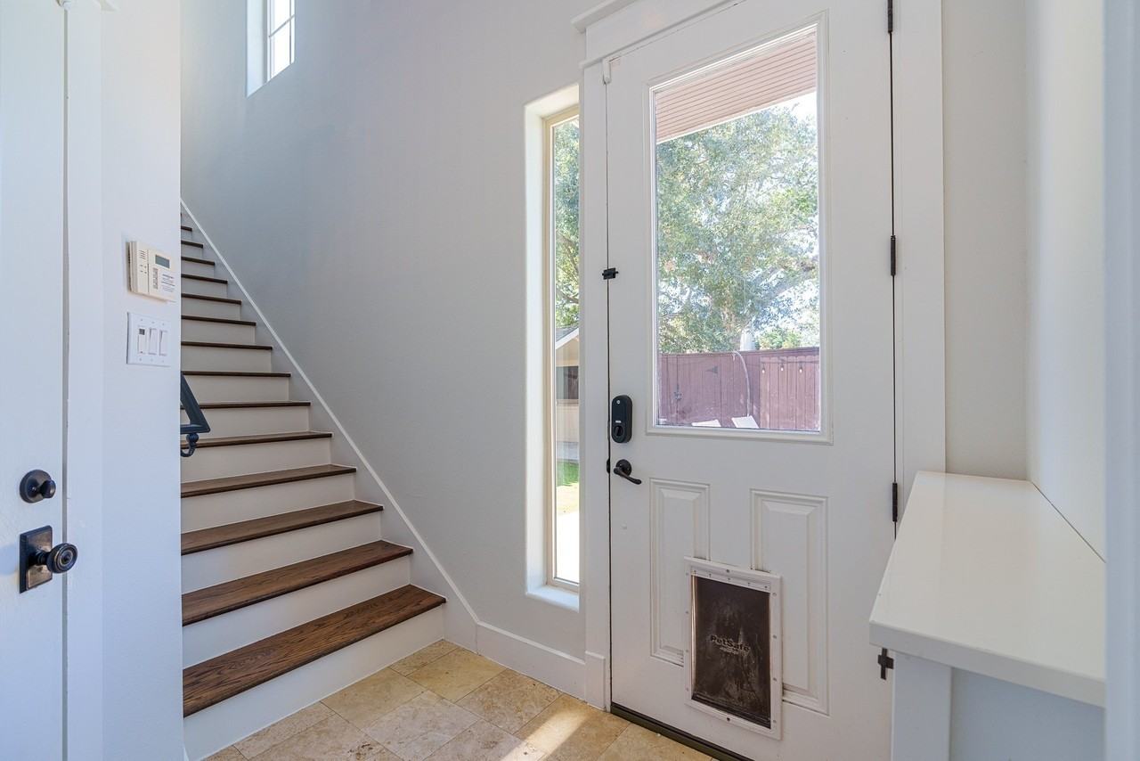 225 Knox St - Photo 7 of 26