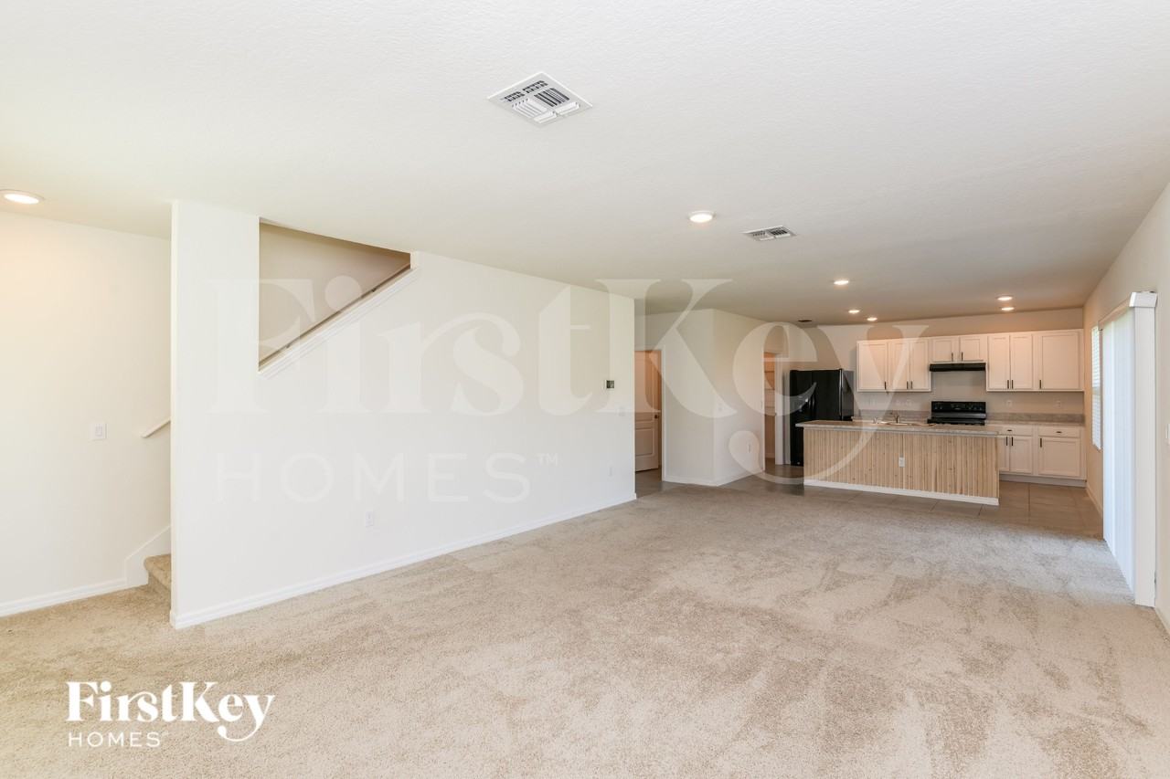 3345 Wellborn Dr - Photo 3 of 15