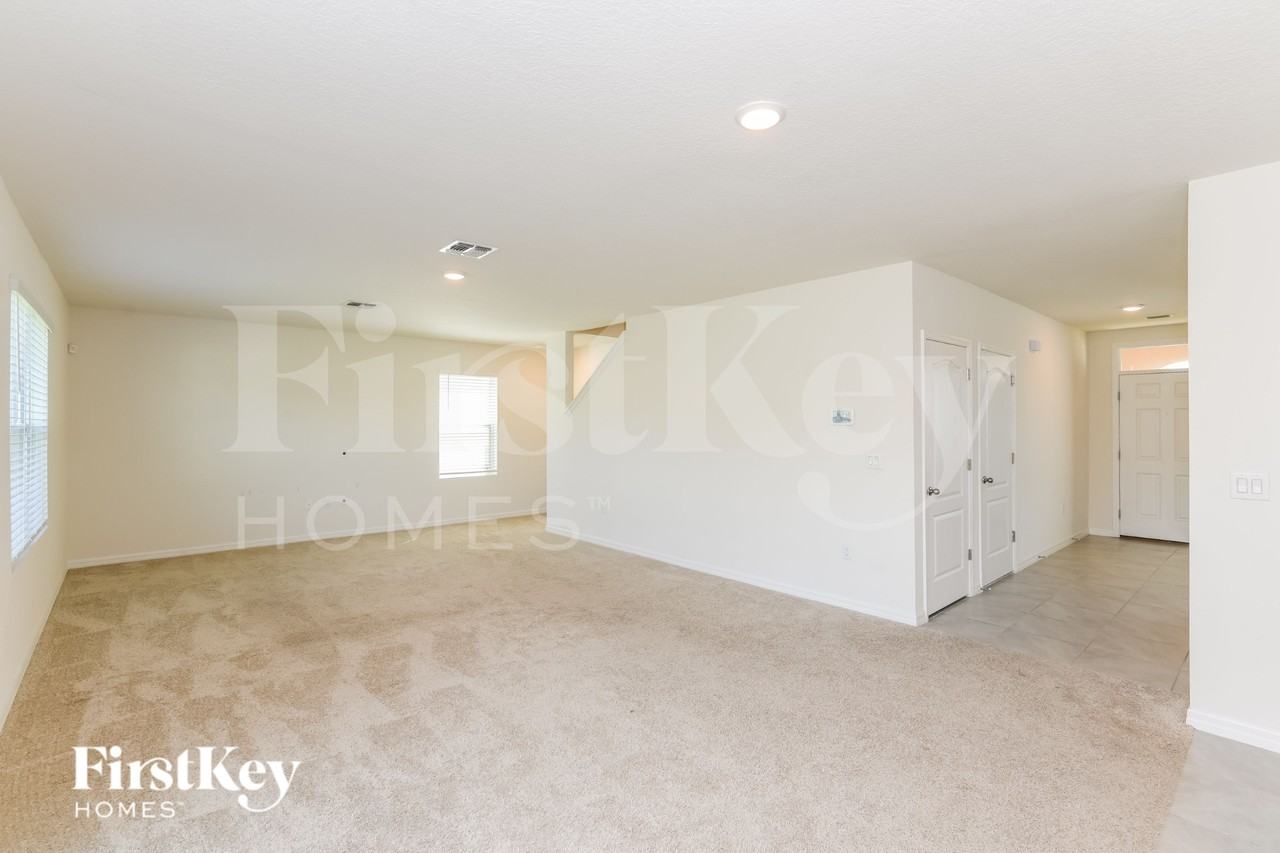 3345 Wellborn Dr - Photo 4 of 15
