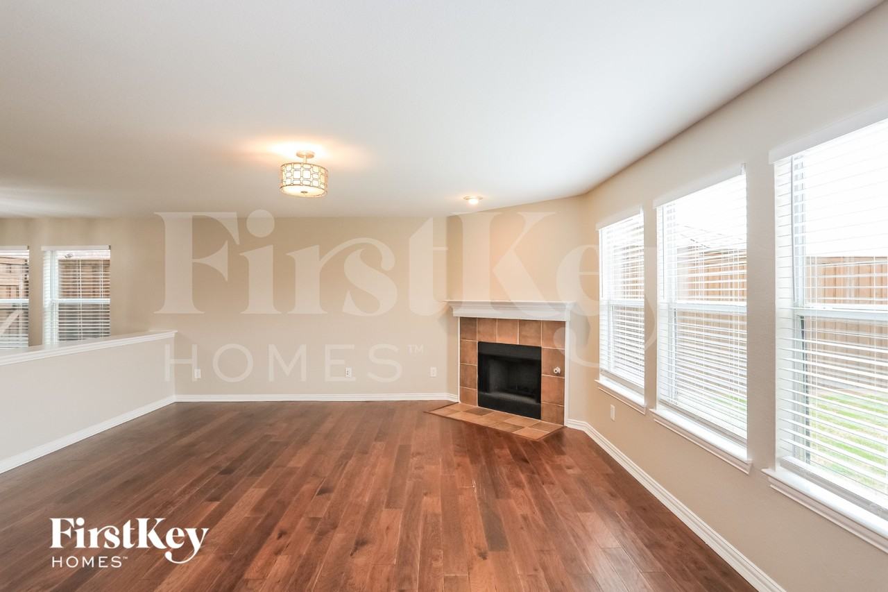 1809 Turtledove Dr - Photo 3 of 15