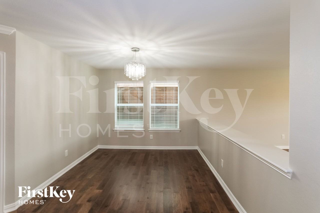 1809 Turtledove Dr - Photo 4 of 15