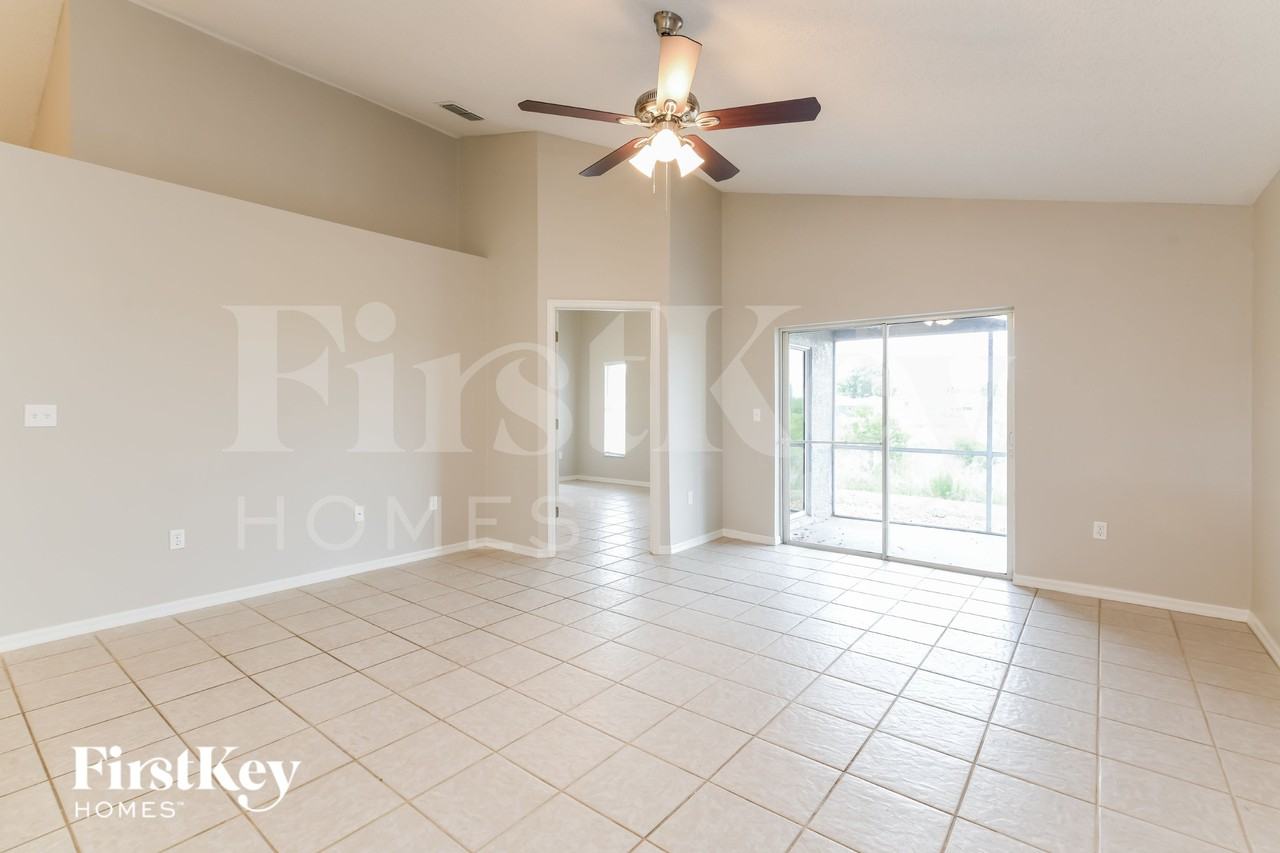 148 Heavenwood Ct - Photo 3 of 16
