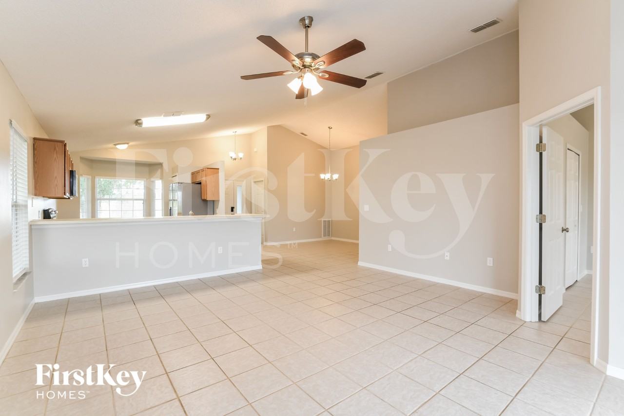148 Heavenwood Ct - Photo 4 of 16