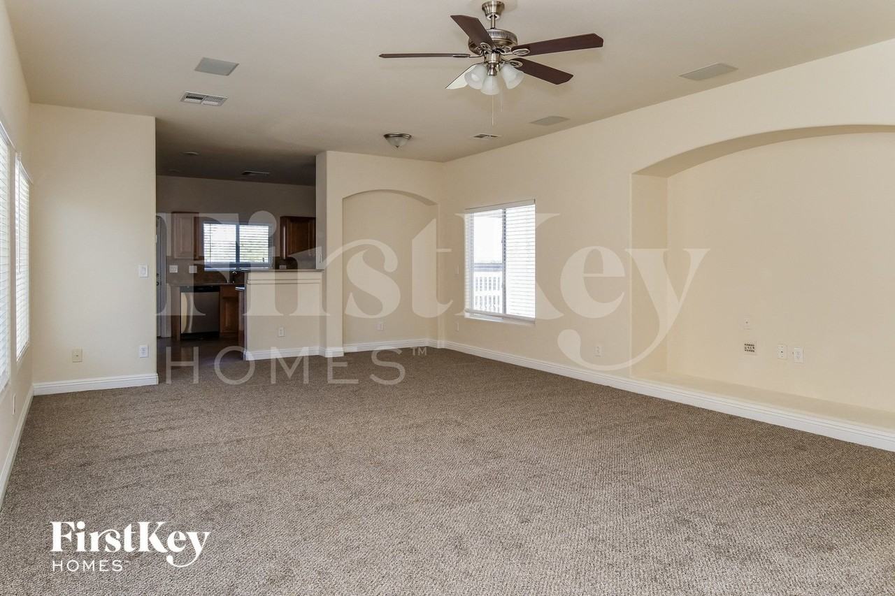 1680 Dark Wolf Ave - Photo 3 of 15