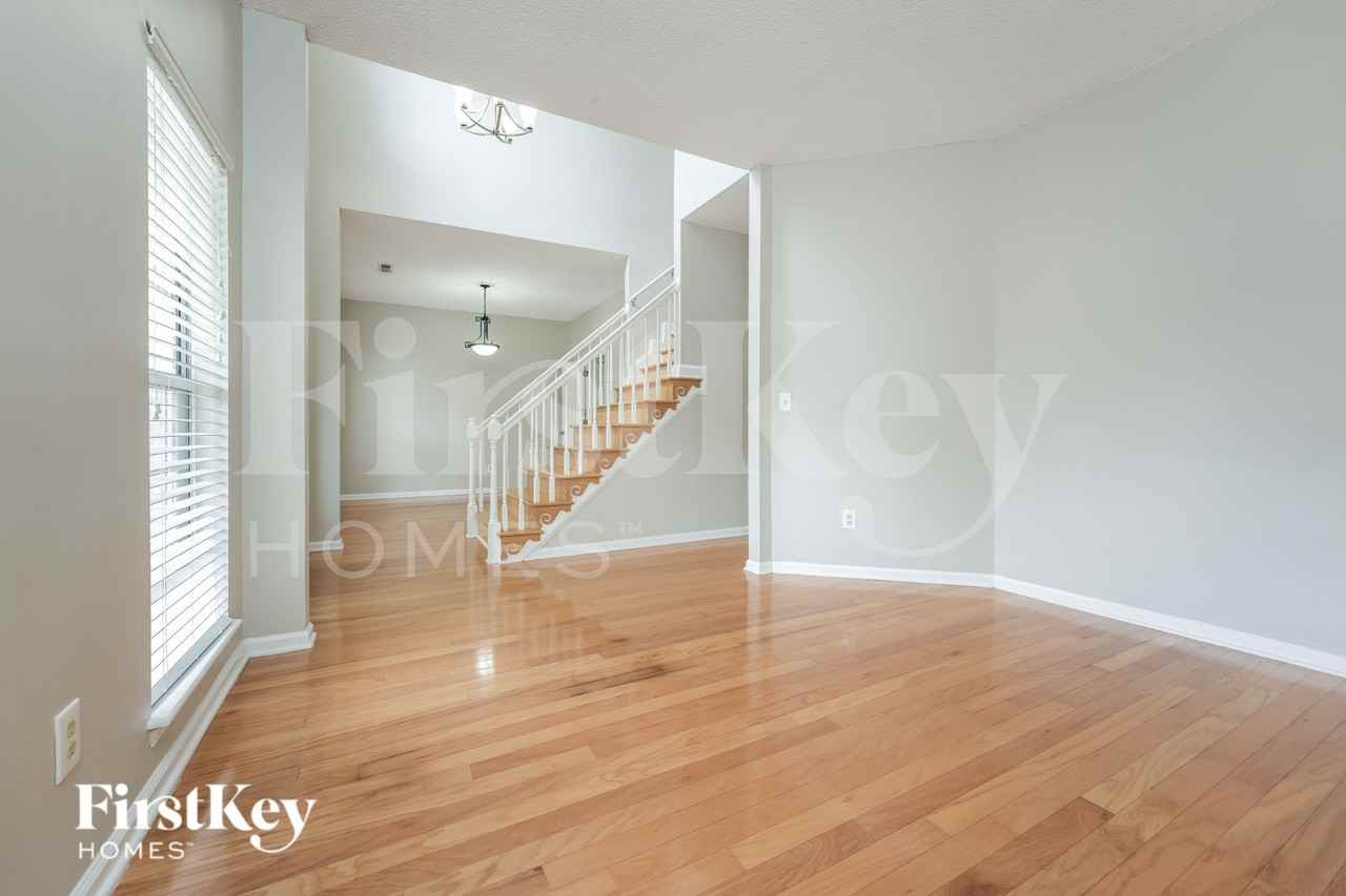 103 Monsarret Ln - Photo 3 of 19