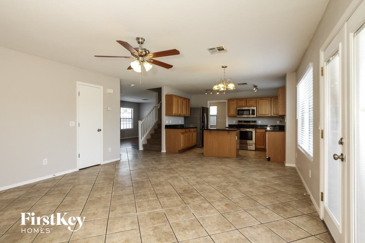 18039 N 89th Dr - Photo 5 of 14