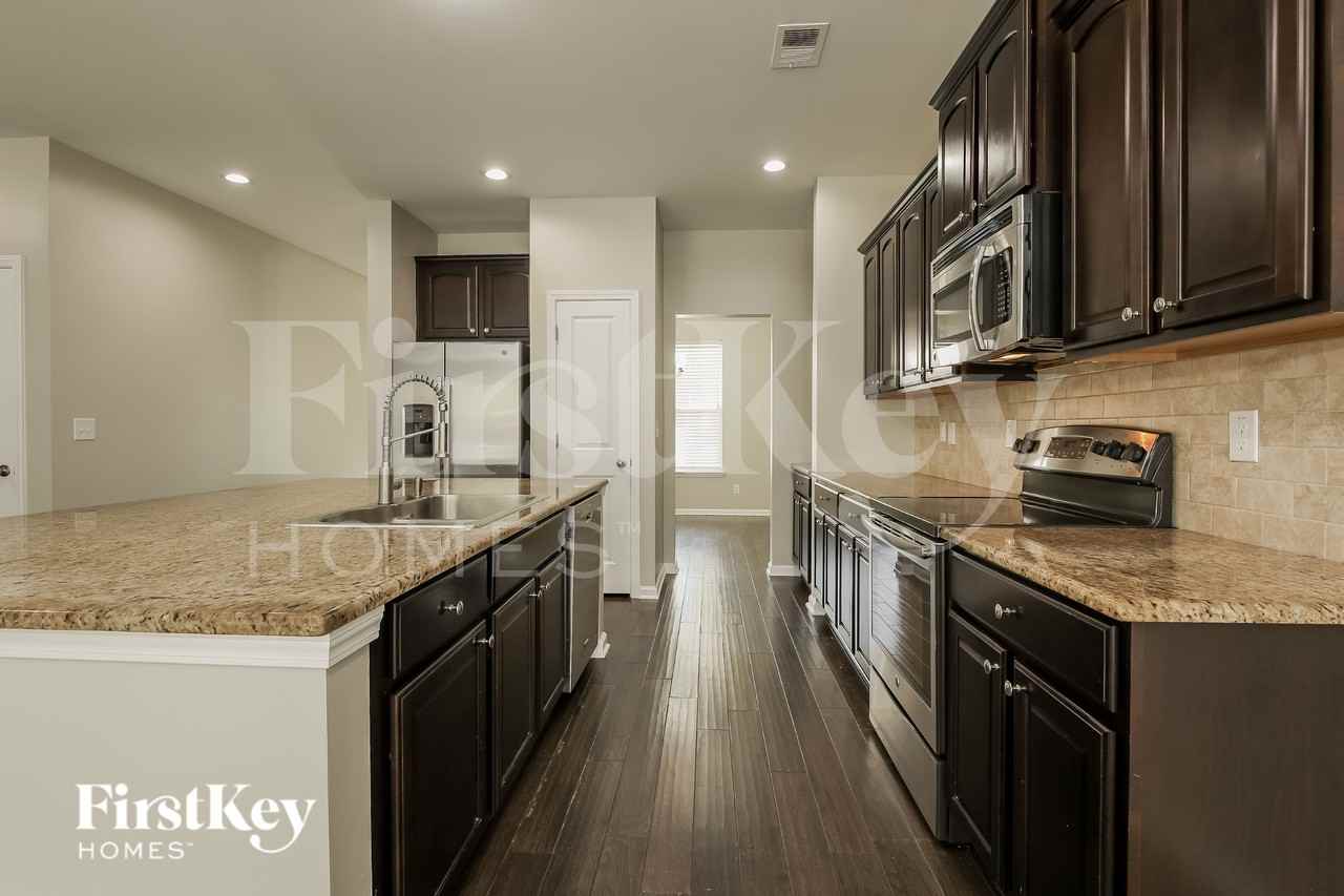 413 Rivers Row Dr - Photo 6 of 15
