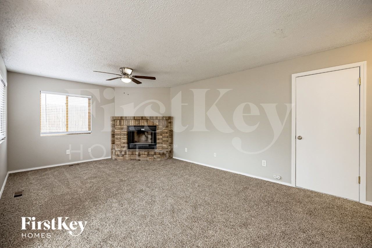 4115 Bowsprit Ln - Photo 2 of 19
