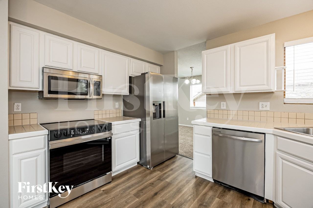 4115 Bowsprit Ln - Photo 6 of 19