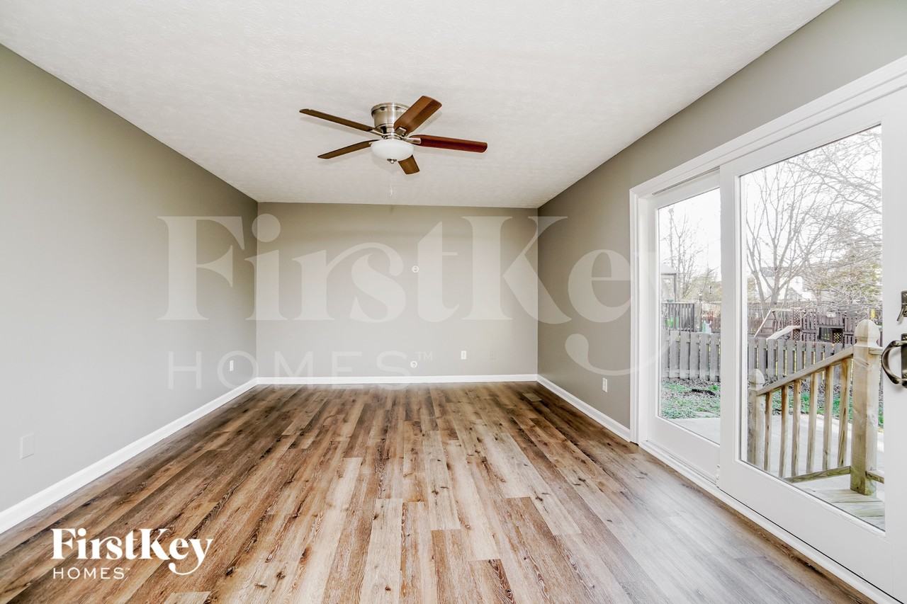 1388 Pepper Ln - Photo 3 of 15