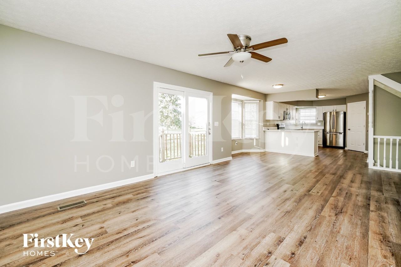 1388 Pepper Ln - Photo 4 of 15