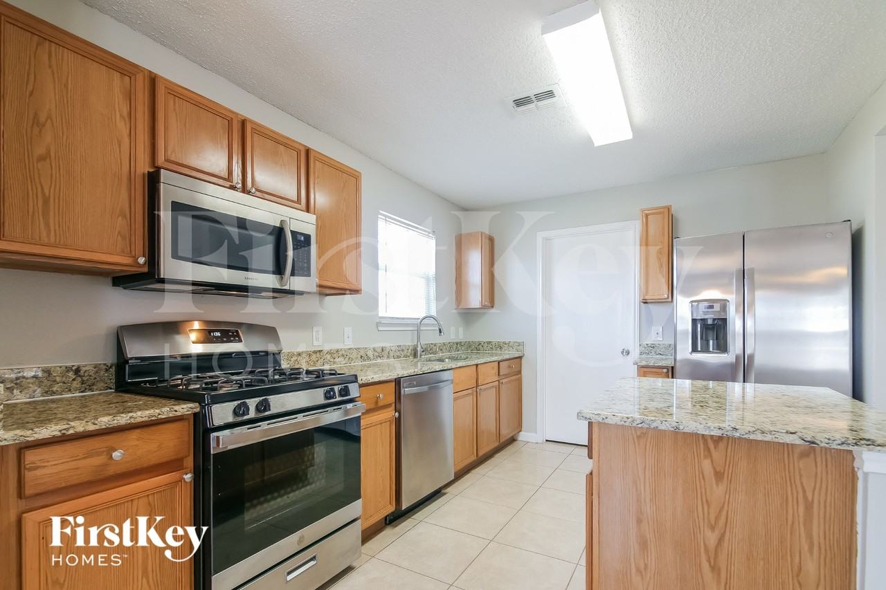 916 Simi Dr - Photo 7 of 15