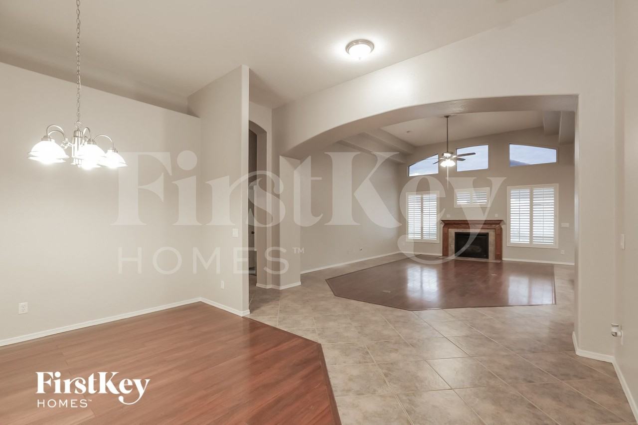 1027 W Samantha Way - Photo 3 of 15