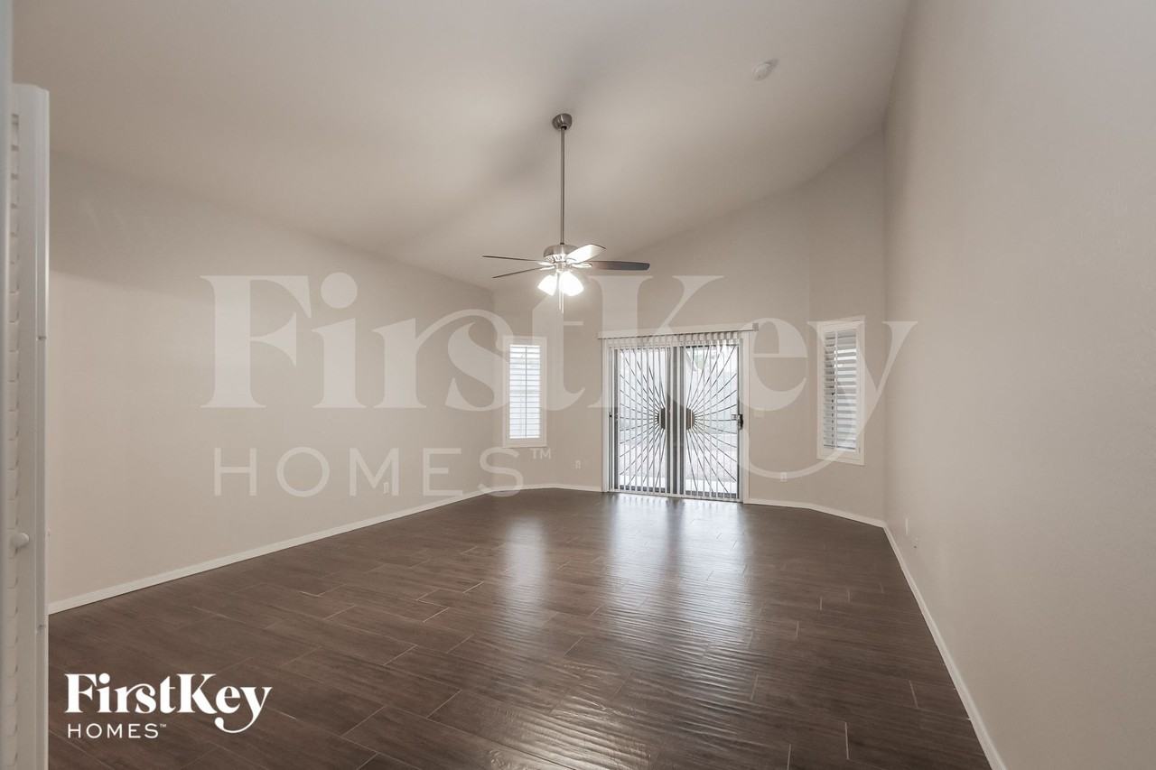 1027 W Samantha Way - Photo 6 of 15