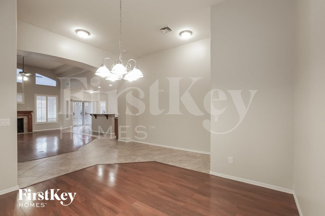 1027 W Samantha Way - Photo 7 of 15