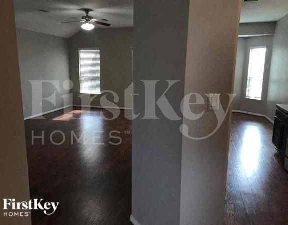22530 Fosters Park Ct - Photo 2 of 10